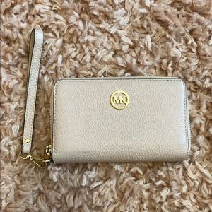 Michael Kors | Light Pink Wallet Wristlet